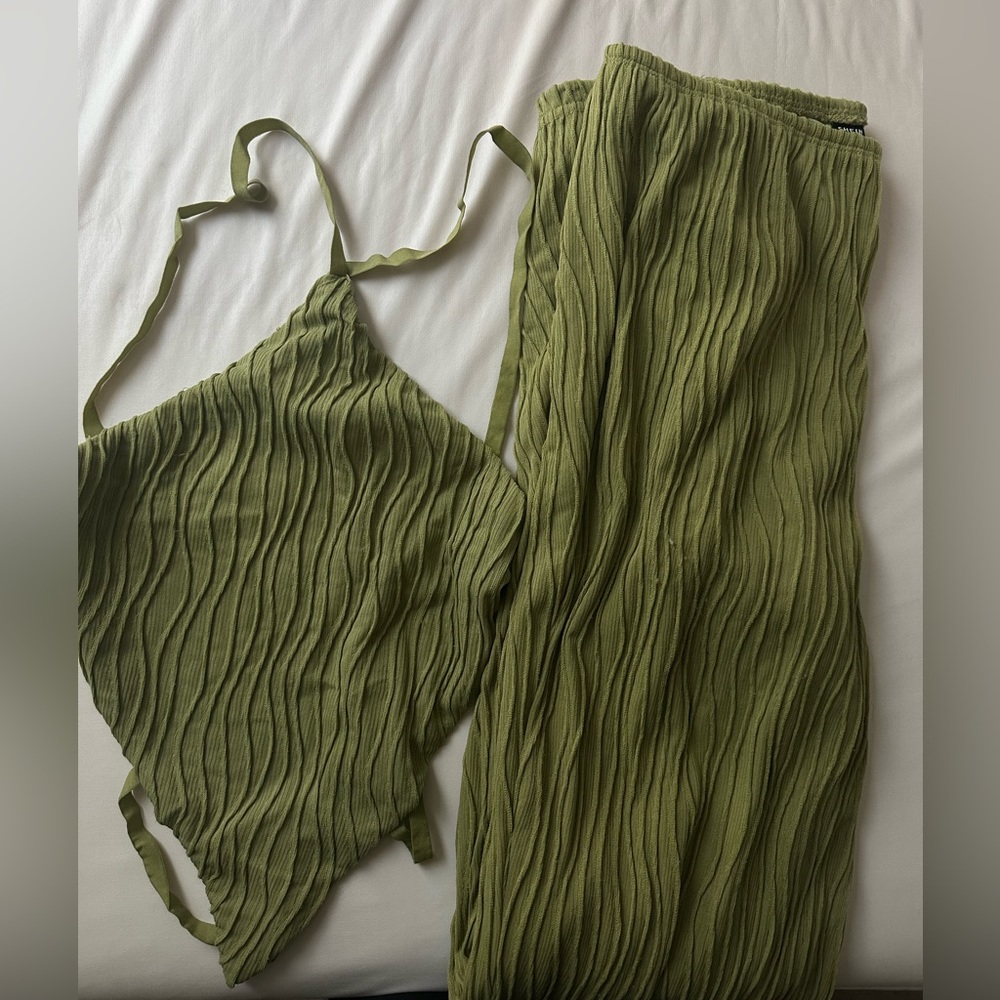 Textured open back halter top and pants set